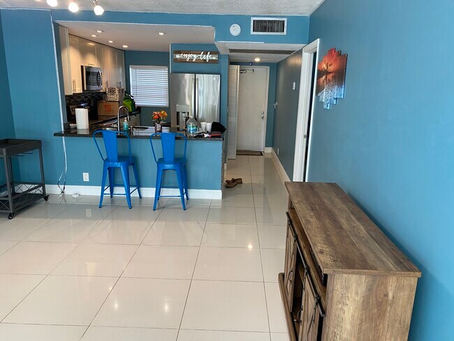 Building Photo - 9340 Lagoon Plz