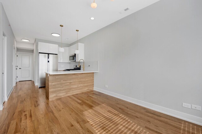 Building Photo - 2350 S Leavitt St