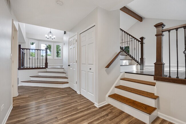 Building Photo - 615 Chester Ct E