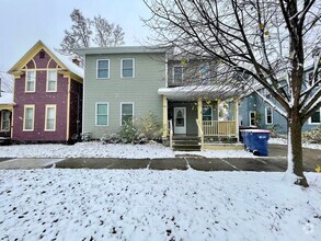 Building Photo - Four Bedroom Home in Southeast Grand Rapids