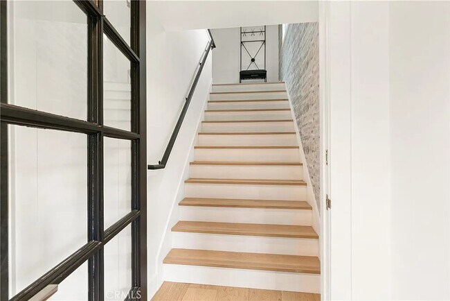 Building Photo - 335 Santa Ana Ave