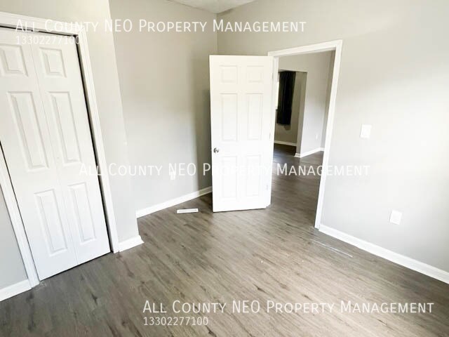 Building Photo - 2092 W 105th St