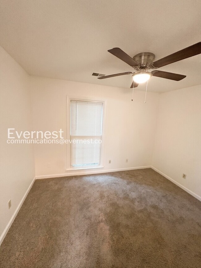 Building Photo - Spacious  Home with Deck, Patio, and Garage! / 3 Bed, 2 Bath / Available now!
