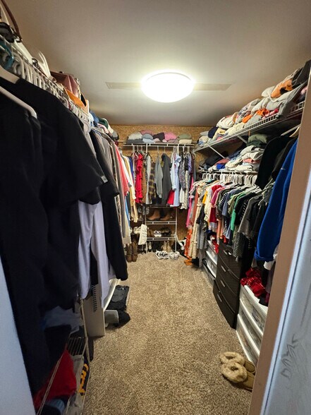 Building Photo - 1732 Woodpointe Dr