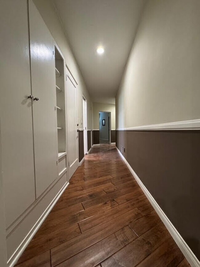 Building Photo - 714 Oceanview Dr