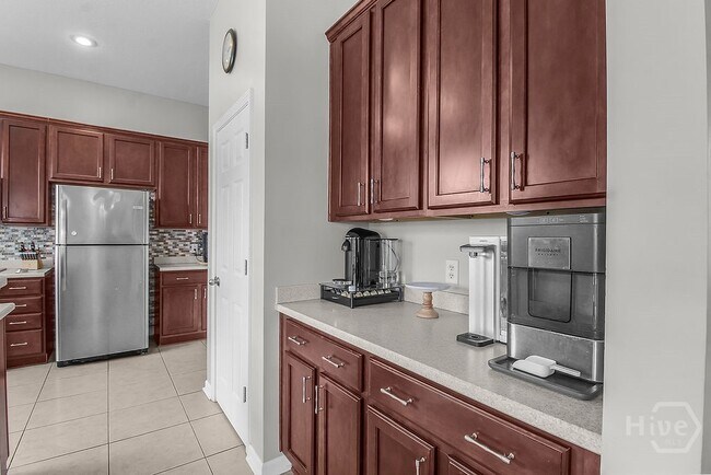 Building Photo - 721 Canyon Dr