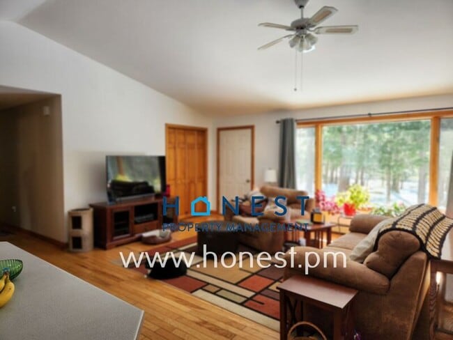 Building Photo - 12 Joey Ln