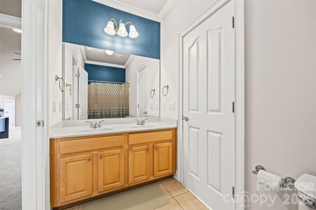 Building Photo - 11645 James Richard Dr