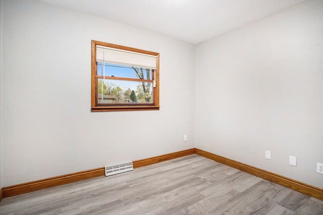 Building Photo - Beautiful Remodeled 3/1 home with large yard! - Ask about our Deposit Free Leasing opportunity!