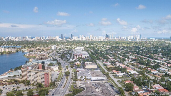Building Photo - 1005E