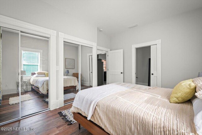 Building Photo - 1946 Redell St