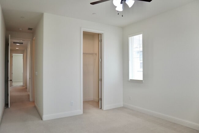 Building Photo - Stunning 3,400 Square Foot Home For Rent! ...