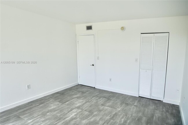 Building Photo - 3186 Bird Ave