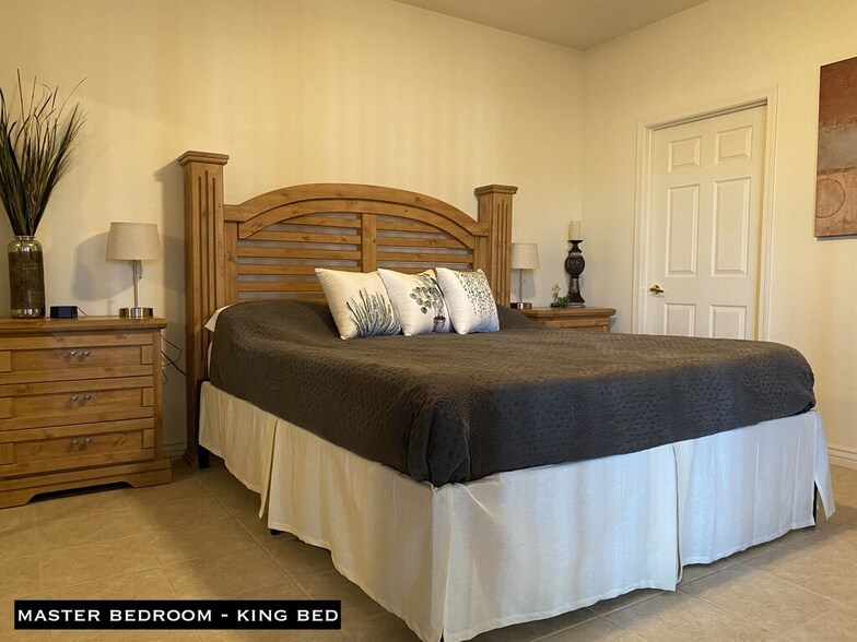 Master bedroom - 16801 N 94th St