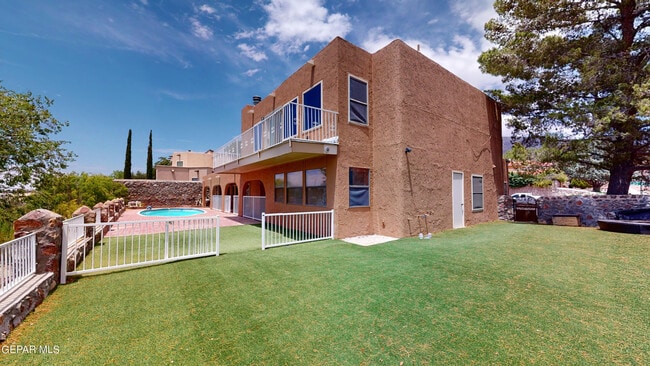 Building Photo - 801 Claravista Ln