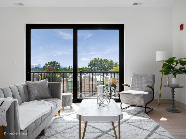 Building Photo - 3202 N Racine Ave