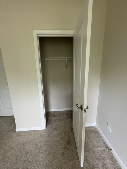Building Photo - Room in Townhome on Beeler Ln