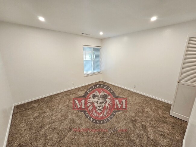 Building Photo - 5704 S Waterbury Way