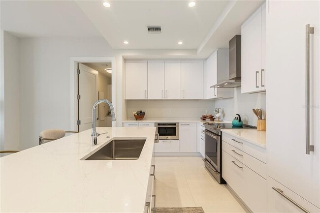Building Photo - 275 1st Ave S