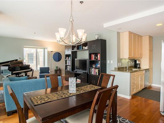 Building Photo - "Chic 1-Bedroom Urban Retreat with Granite...