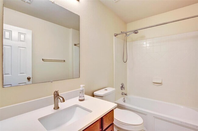 Building Photo - 356 Housefinch Loop