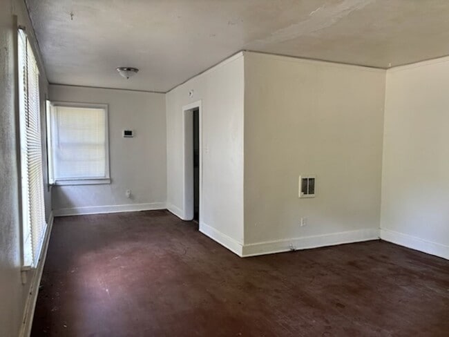 Building Photo - 320 Heloise St