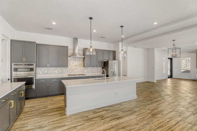 Building Photo - 9 Denbury Glen