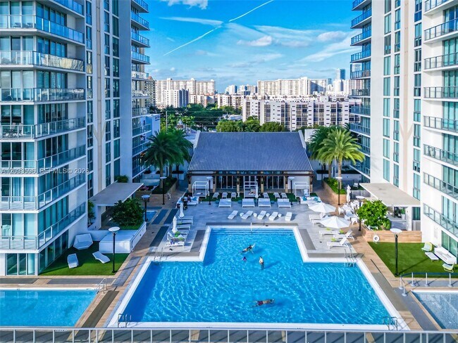 Building Photo - 300 Sunny Isles Blvd
