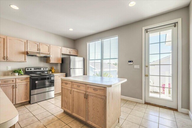 Building Photo - 3570 Four Oaks Blvd