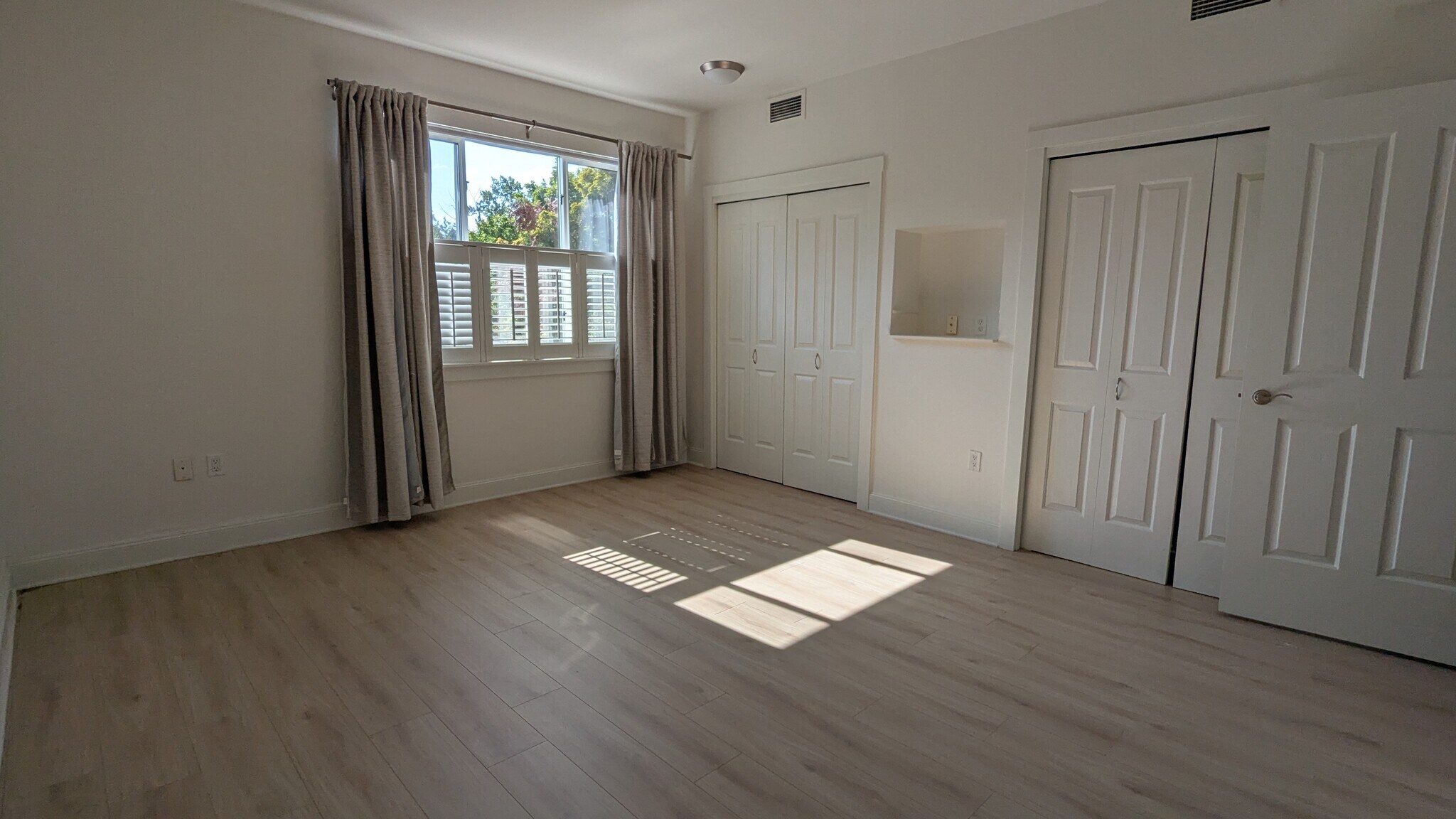 Primary bedroom - 196 SE Spokane St