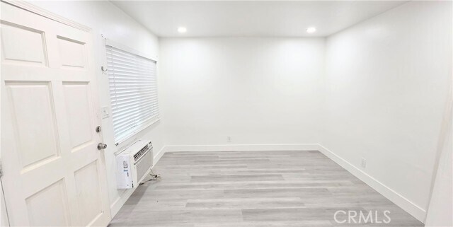 Building Photo - 10527 Western Ave