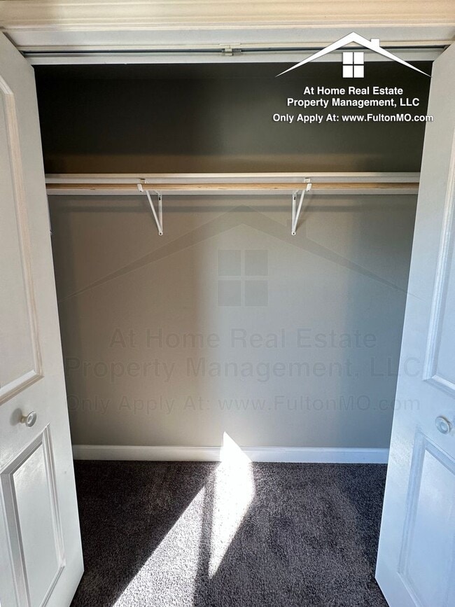 Building Photo - 1305-1307 Cmn Lp Ln