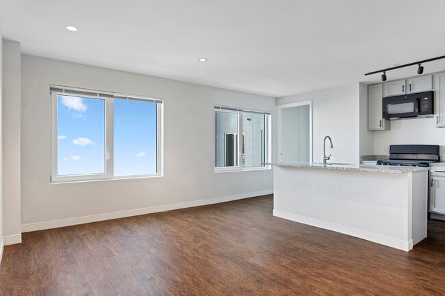 Building Photo - MDL Flats