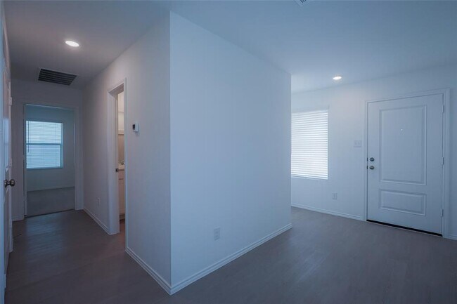 Building Photo - 308 Cowpoke Dr