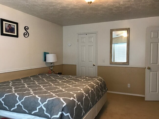 Building Photo - Spacious West Jordan 4 Bedroom!