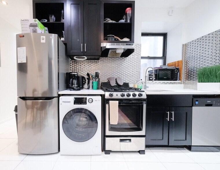 Building Photo - 5 W 101st St