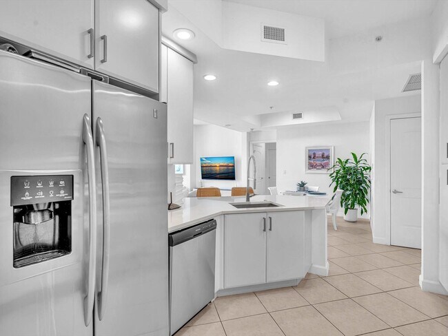 Building Photo - 801 S Olive Ave