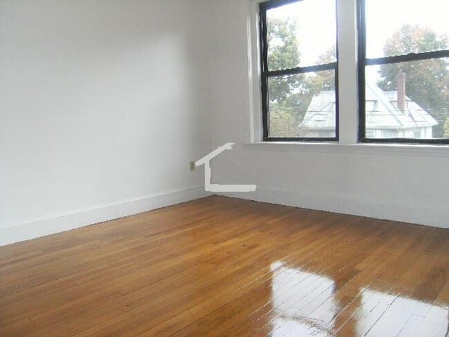 Building Photo - Great 4 Bed Available 8/1/26