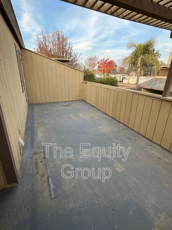 Building Photo - 4052 W Meadow Ave