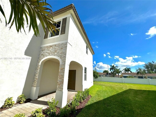 Building Photo - 2657 SE 24th Ct