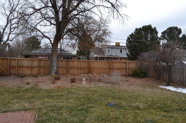 Building Photo - 1022 Pontiac St