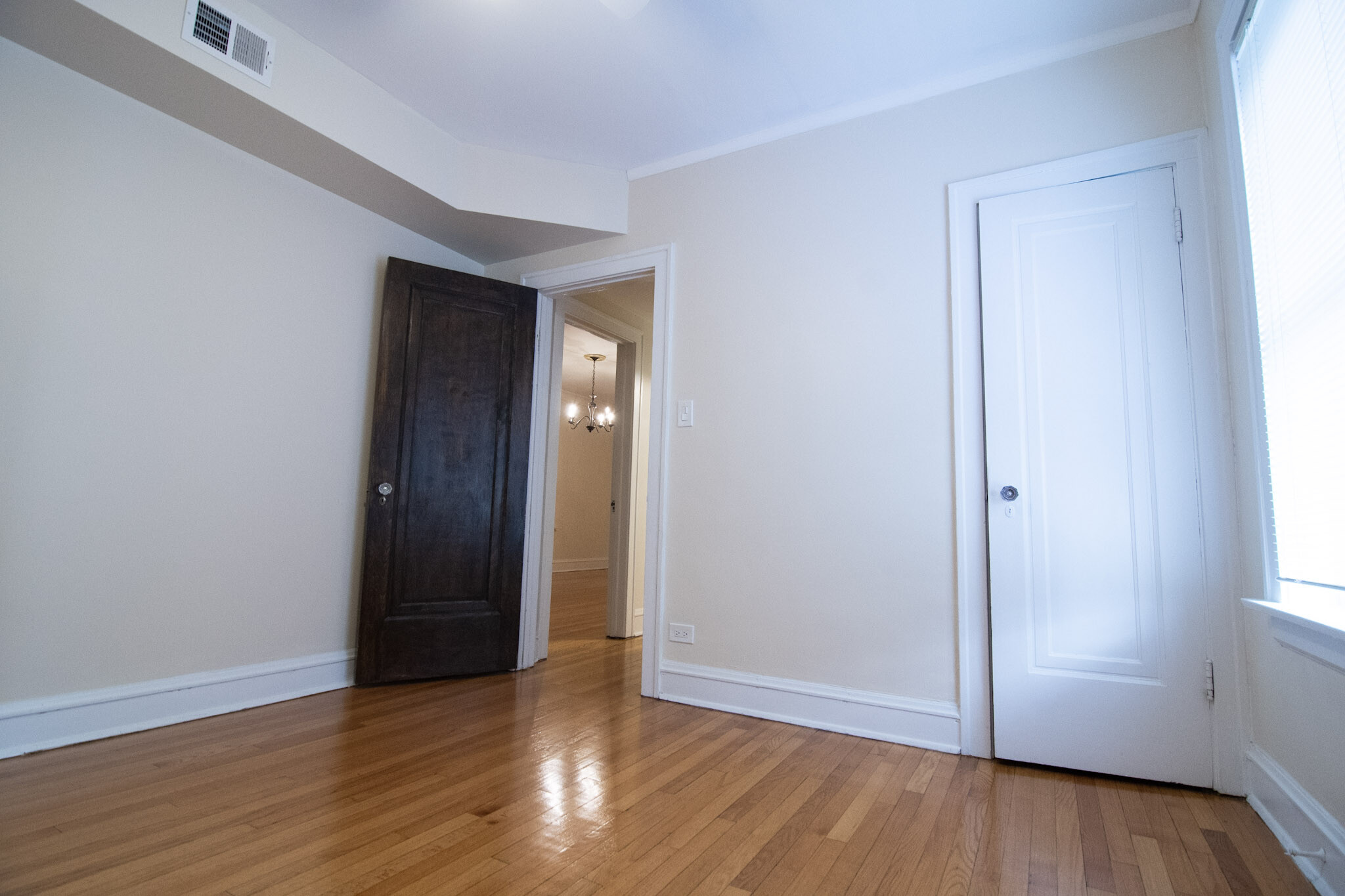Building Photo - 7534 N Oakley Ave