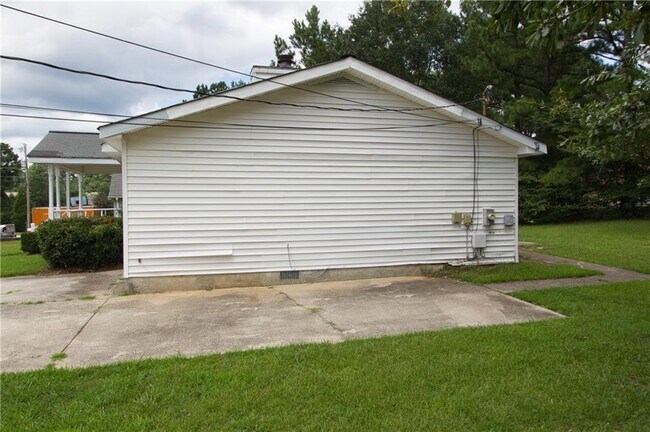 Building Photo - 1312 Cooper Rd