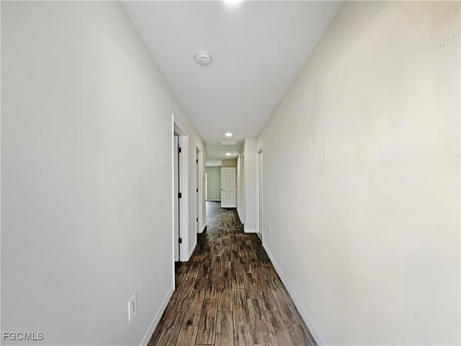 Building Photo - 1304 W 12th St