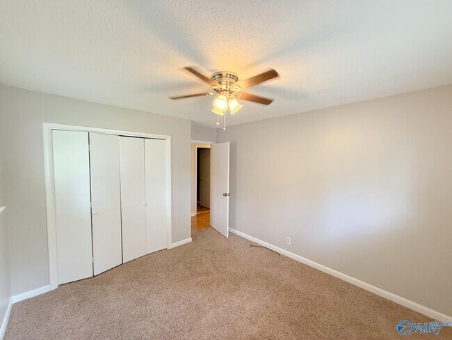 Building Photo - 2509 Excalibur Dr SE