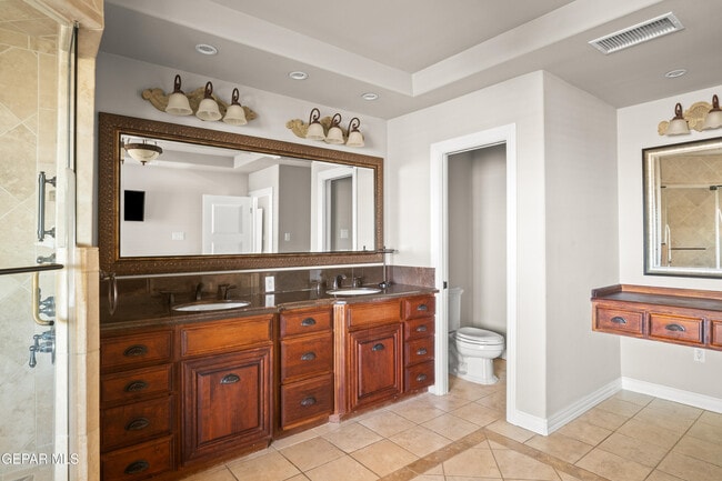 Building Photo - 6204 Pinehurst Dr