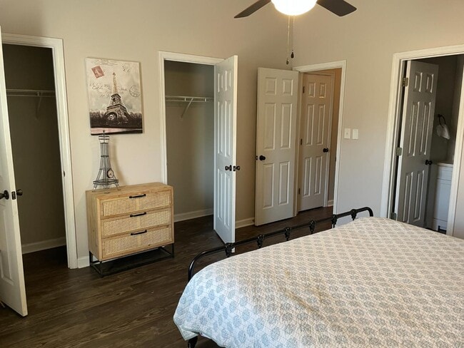 Building Photo - 385 Old Epps Bridge Rd