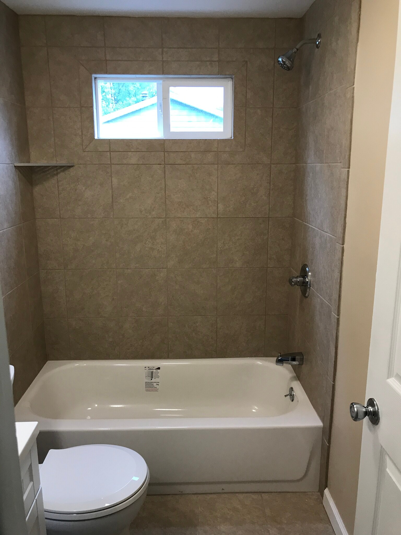 New tile shower and floor. New tub and window - 4552 Baylor Ct