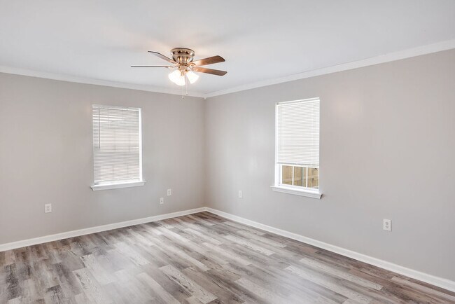 Building Photo - 710 Derbigny St