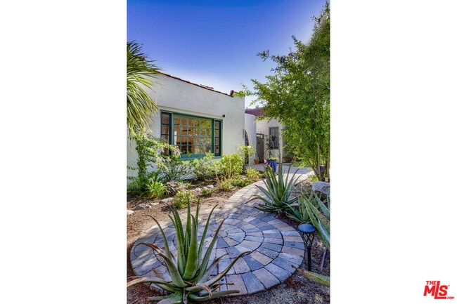 Building Photo - 3472 Rowena Ave